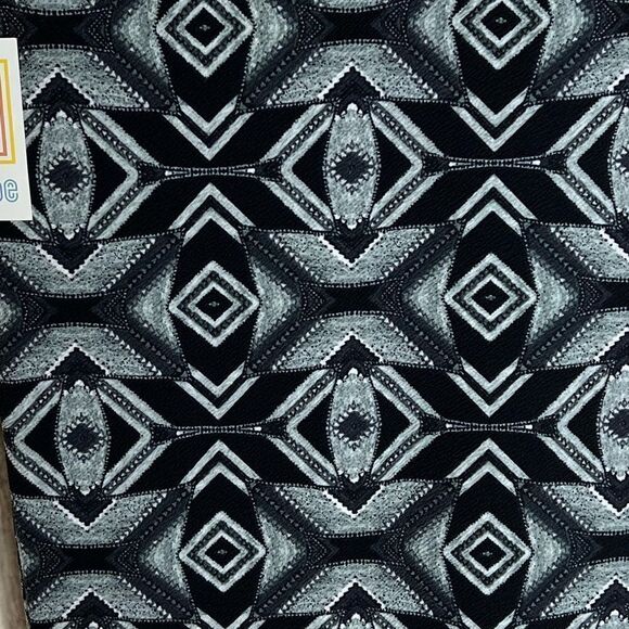 NWT LulaRoe Cassie Skirt - Picture 3 of 4